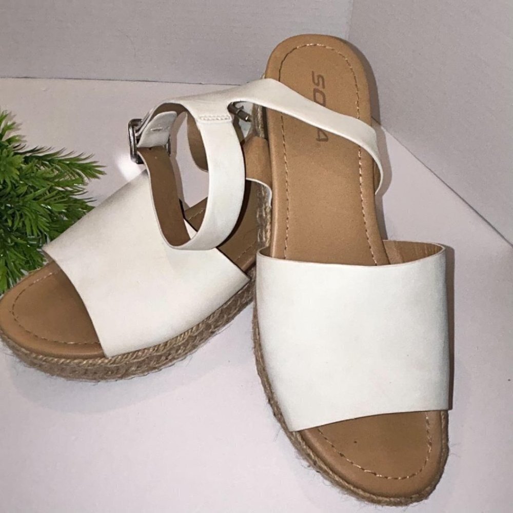 Ladies Soda sandal Size 9